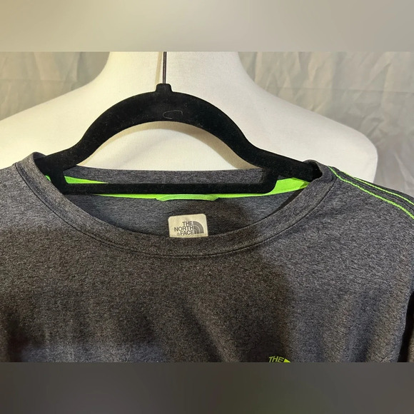 The North Face T-shirt size M - Picture 4 of 6